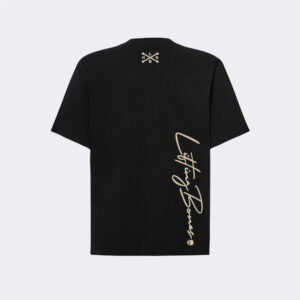 Camiseta negra con logos crema